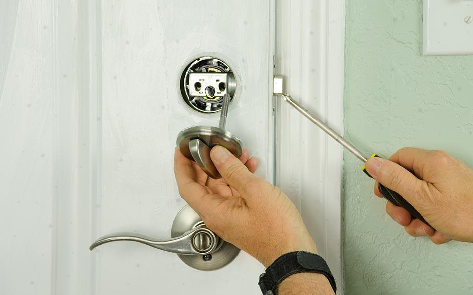 ouverture de porte claquée serrurier Médan